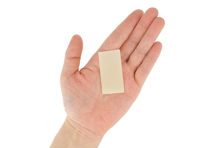 【ソープトワレ】紙っぽく薄いタイプとは少し違い、1ミリぐらいの厚さがあって、まるでガムのよう。