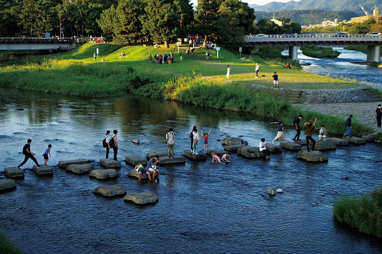 【9月11日 17:00　#AUTUMN】名前の由来はギリシャ文字のΔ（デルタ）から。夏になると絶好の水遊びスポットに変身。