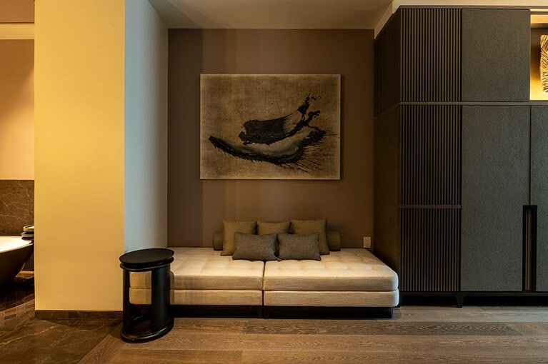 エレノア・ハーボッシュの絵画。