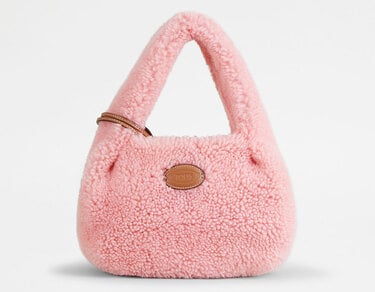 TOD'S シャツバッグ ホーボー トッズ新作「シャツ バッグ」柔らかレザーを“シャツ”のように畳