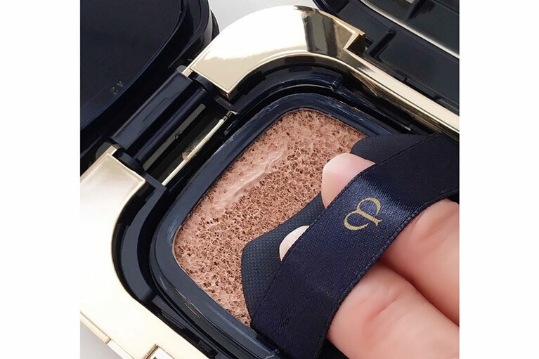 2. ファンデーションを取る。