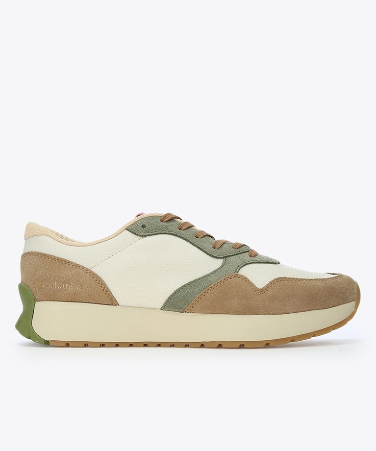 レトロな喫茶店をイメージした、EASTSIDE TRAINER（イーストサイドトレイナー）キャラメル 11,550円。