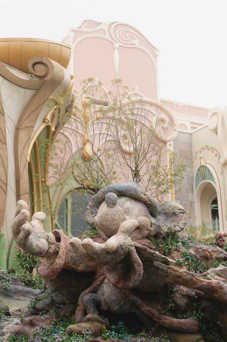 魔法使いの弟子のコスチュームを身にまとったミッキーマウスのロックワーク