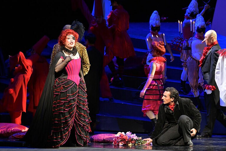 新国立劇場「ホフマン物語」 撮影：寺司正彦