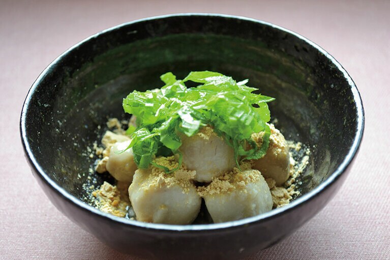 花粉症撃退に役立つといわれる里いも、青じそなどを取り入れたお手軽薬膳レシピ。よく混ぜて食べるのがおすすめ。