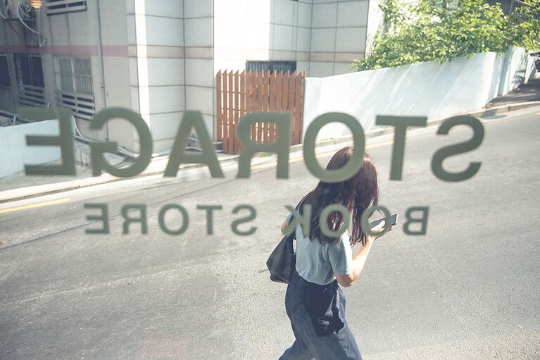 STORAGE BOOK＆FILM店内から。