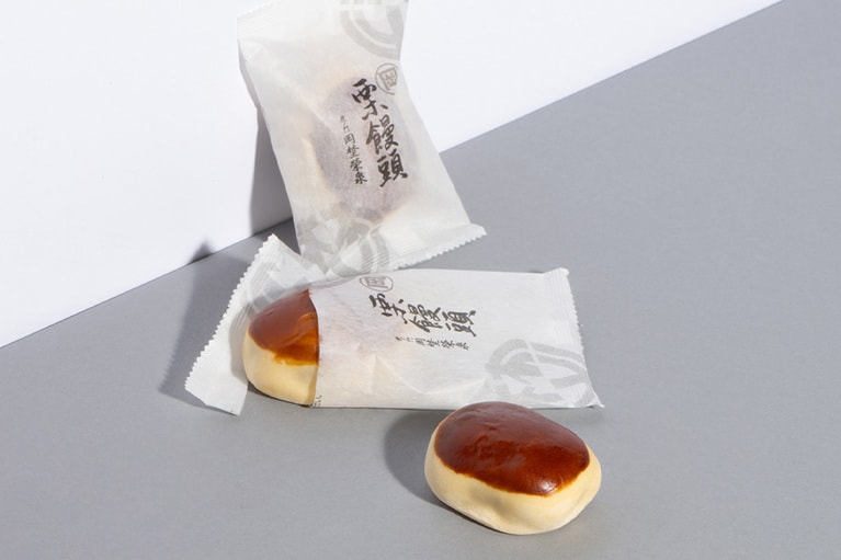 「栗饅頭」300円。
