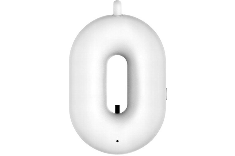 専用のスタンドやクリップを利用すれば、卓上使用のほか、車のエアコンの吹き出し口などに取り付け可能。