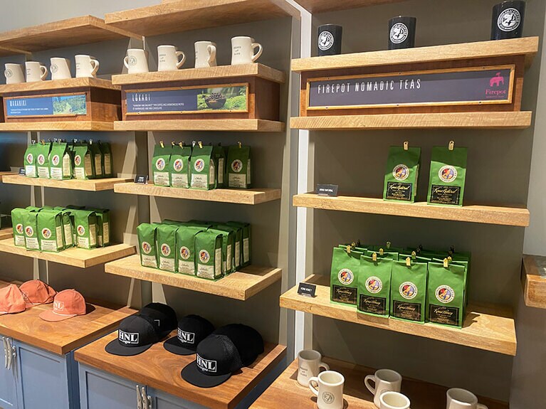 食品系から雑貨まで、幅広いアイテムが。