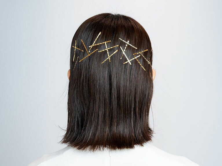 簡単なのにパーティー仕様！ ゴールドヘアピン・デコレーション。