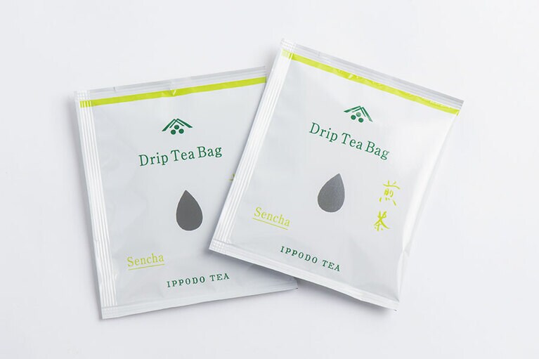 温州ミカン・キウイ大福各1個と煎茶のティーバッグ6袋がセットに。2,700円