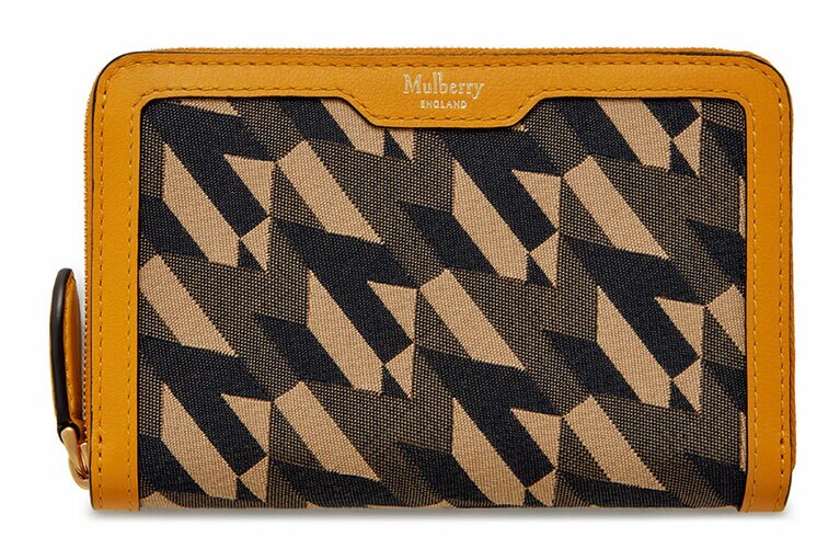 ミディアム ジップアラウンドウォレット 35,000円。高さ9.5cm×幅15cm×マチ2.5cm。