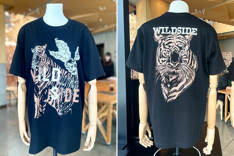 左「WILDSIDE スターバックス リザーブ® T シャツ タイガー（フロントプリント）」、右「WILDSIDE スターバックス リザーブ® T シャツ タイガー（バックプリント）」各 11,000円。