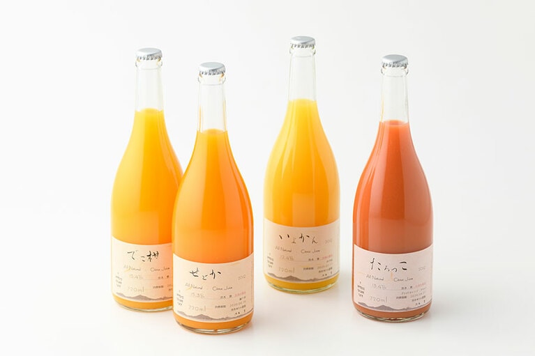 【愛媛県】池本ゆたか農園「しとらすじゅーす」オープン価格(720ml)。左から：でこ柑、せとか、いよかん、たろっこ。