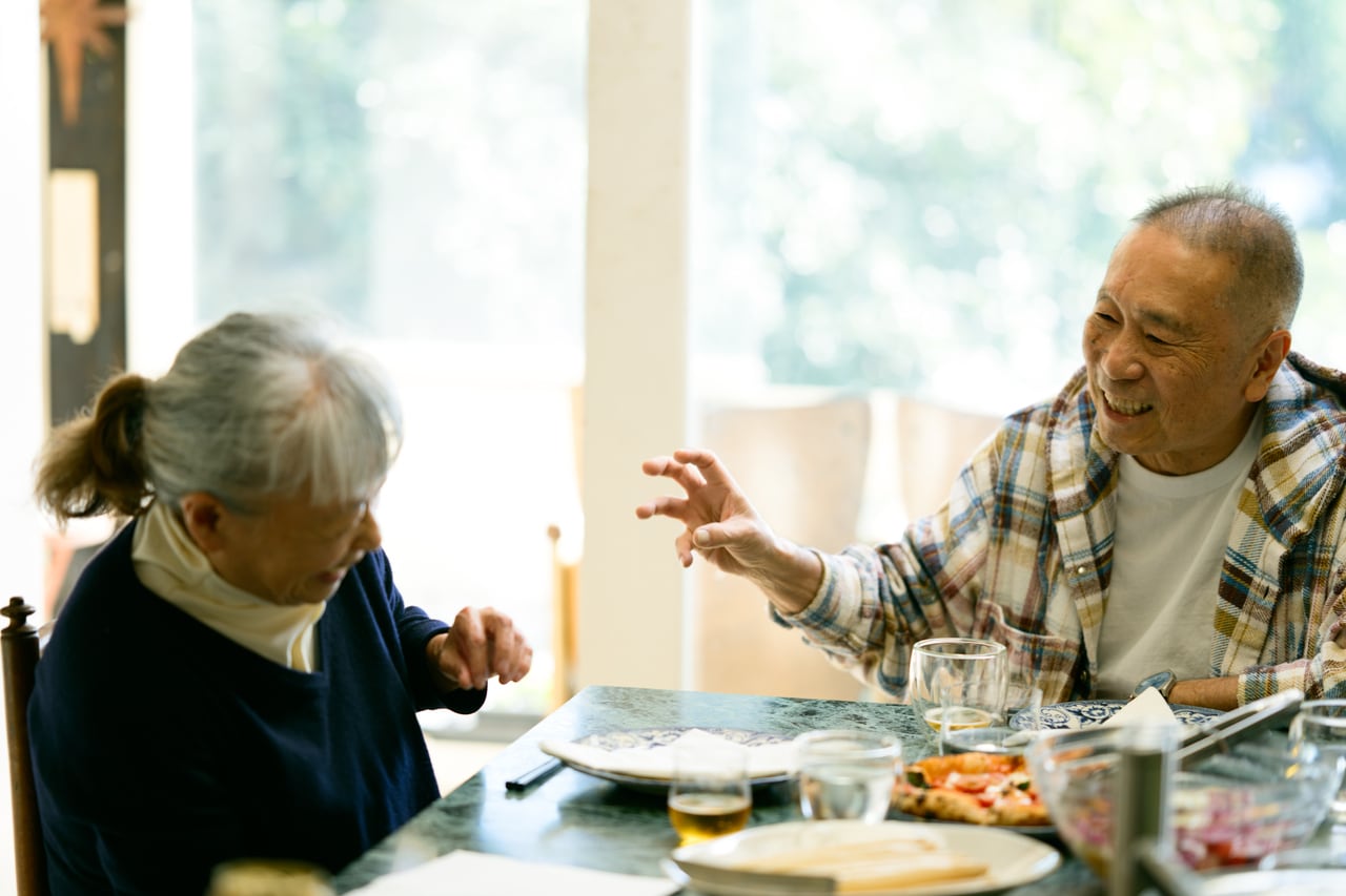 美味しい食事とお酒に盛り上がる。