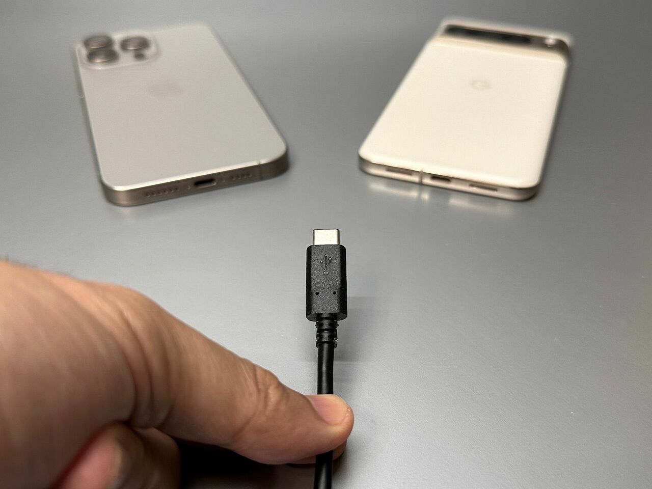 USB Type-Cに対応したことで、Androidなどのデバイスと電源ケーブルを共用できるようになりました。このほか外部ディスプレイへの出力などにも対応します