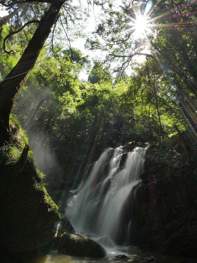 鶏鳴の滝。