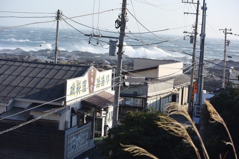 訪れた日は強風により、大荒れの海況でした。