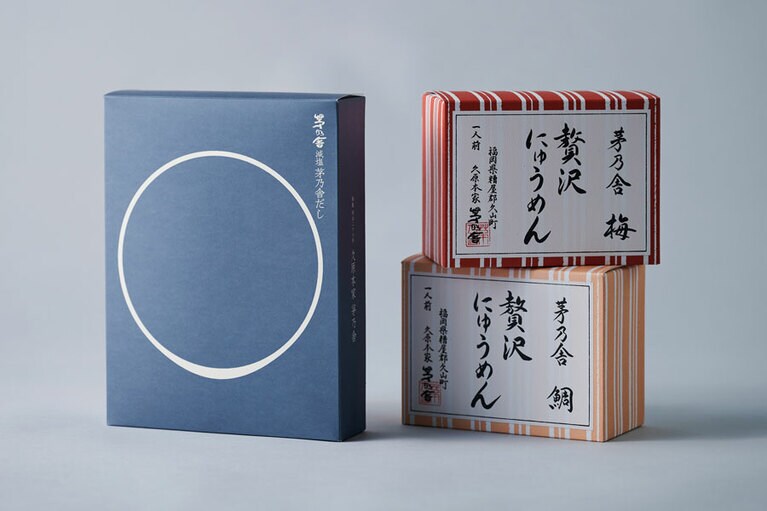 贈答箱入 減塩茅乃舎だし・贅沢にゅうめん2個セット だし8g×20袋入・にゅうめん梅・鯛各1食 3,834円／久原本家 茅乃舎