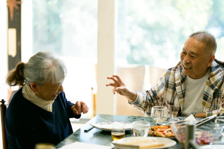 美味しい食事とお酒に盛り上がる。