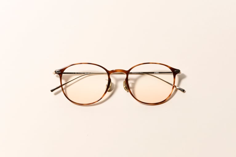 UUF-25S-201 14,900円、チークカラーレンズ（ピーチピンク） 3,300円／JINS（JINS カスタマーサポートセンター）