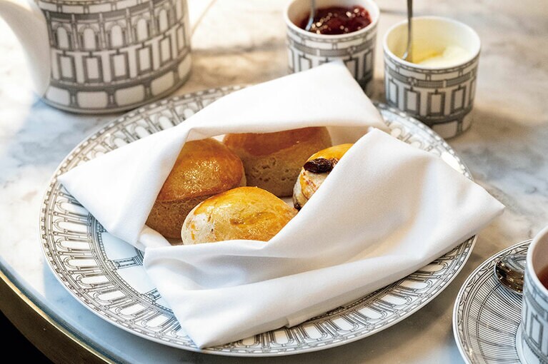 紅茶はヒギンズの“メイフェア・ブレンド”で。