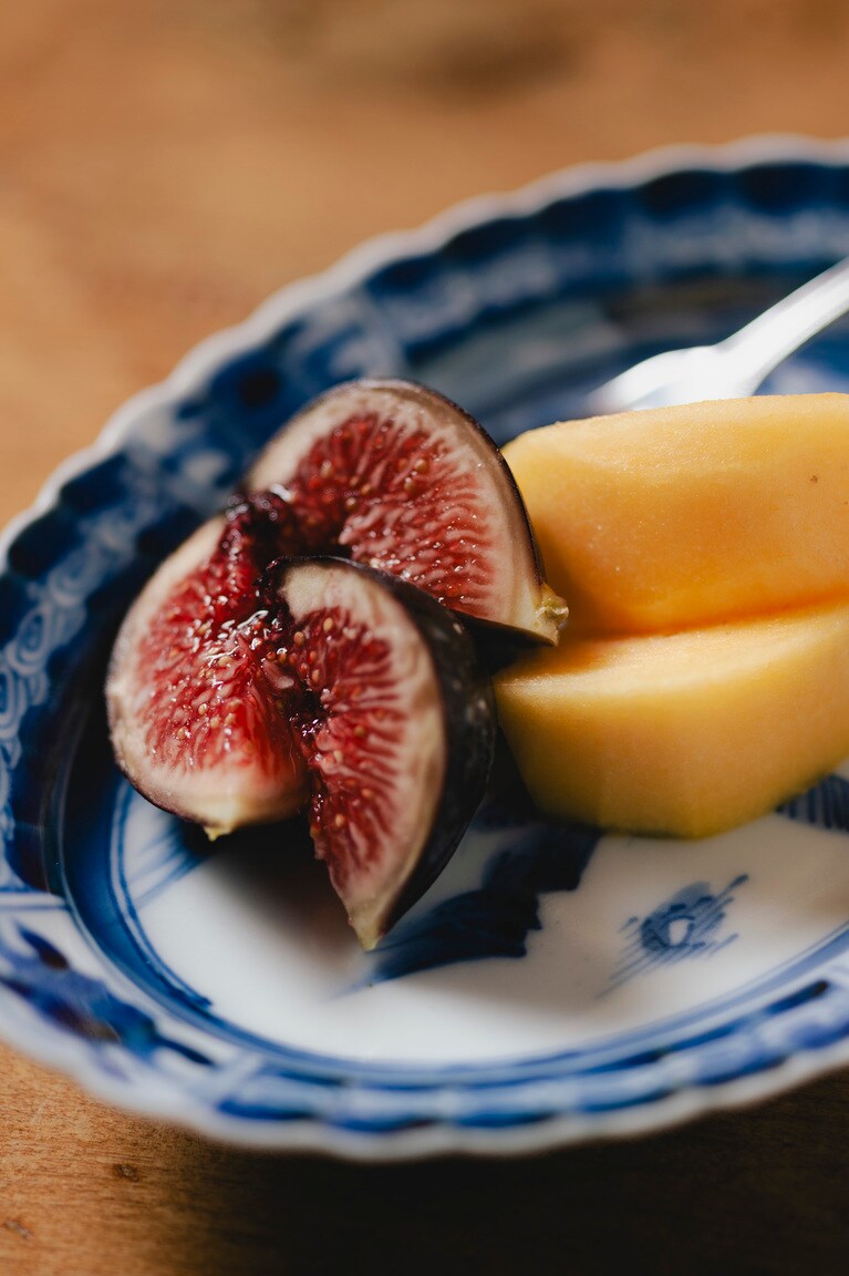 デザートは、晩秋の時期に旬をむかえるおけさ柿とビオーレ。