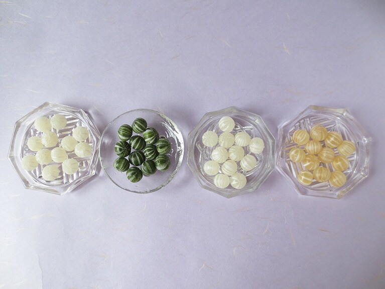 左から「花巴」「神野の白」「麹あまざけ」「奥春日オールドブラウン」各550円。