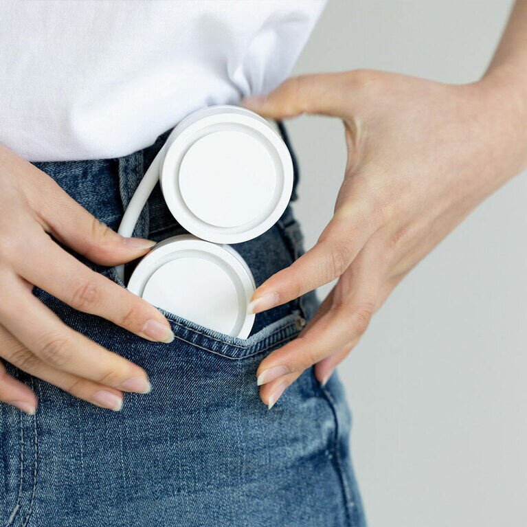 ロアインターナショナル「ネックバンドファンROLLING」4,500円。