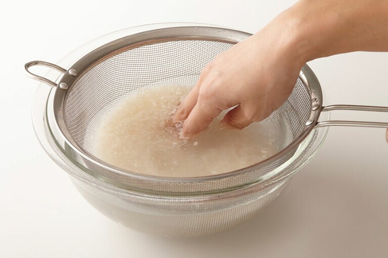 指を立ててぐるぐる。