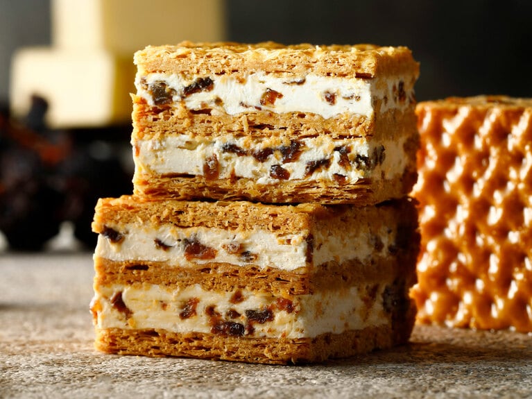 ラムレーズンバターミルフィユ 1,782円（3個入り）。　初出：2025年3月9日