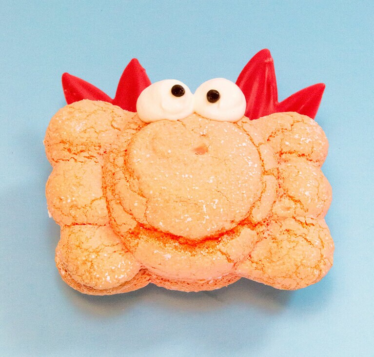 ストロベリークリームがたっぷり入ったかわいいカニさん「ストロベリークラブ」3.95ドル。