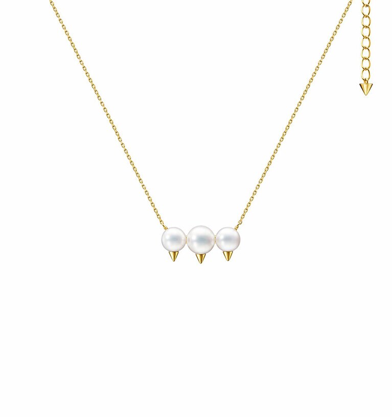 デインジャーネオネックレス イエローゴールド／あこや真珠 275,000円。