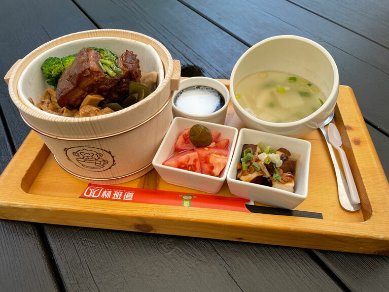 台湾版肉の角煮「東坡肉」のセットは430元。