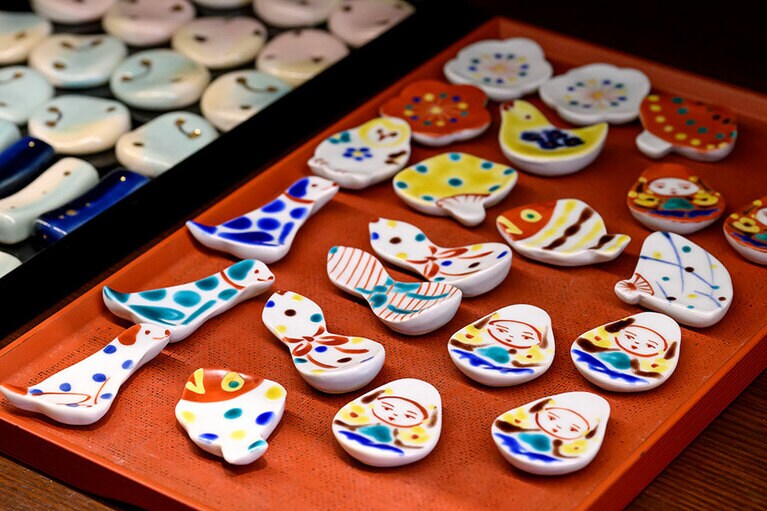 食卓が楽しくなる愛らしいデザインの箸置き。