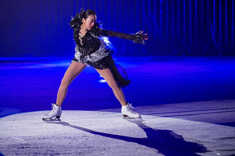 「浅田真央サンクスツアー」初のライブ配信！　浅田真央サンクスツアー2020 大阪公演より。©鈴木七絵