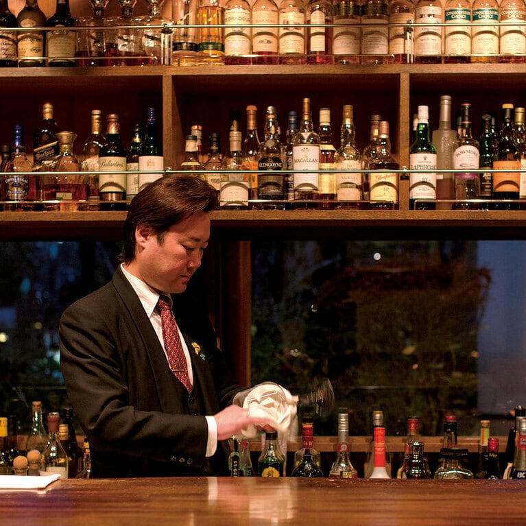 歴史のある「ニコルズ・バー」。現在は、バーとティールームを合わせ、ラウンジとして営業している。