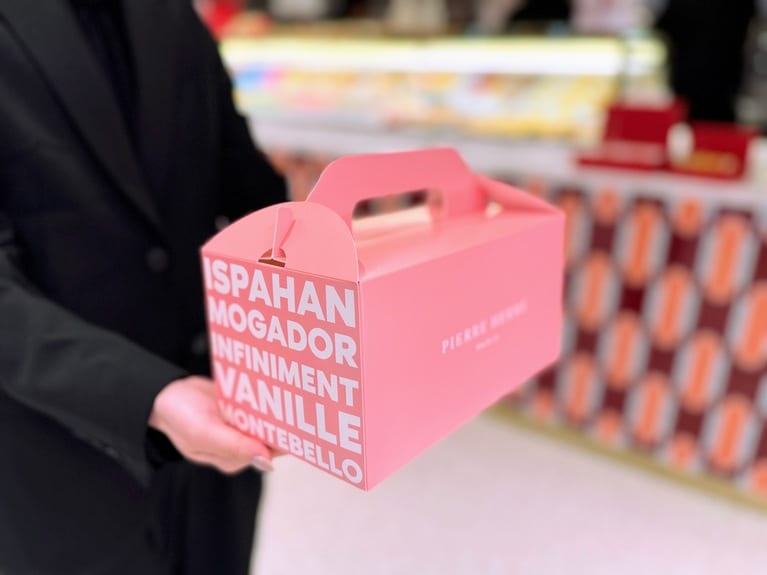 ヴィエノワズリーBOX 　「クロワッサン」405円、「クロワッサン イスパハン」594円。