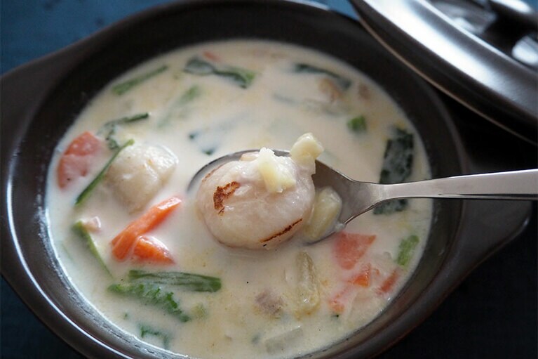 青森県産 帆立のミルクチャウダー 210g 950円。