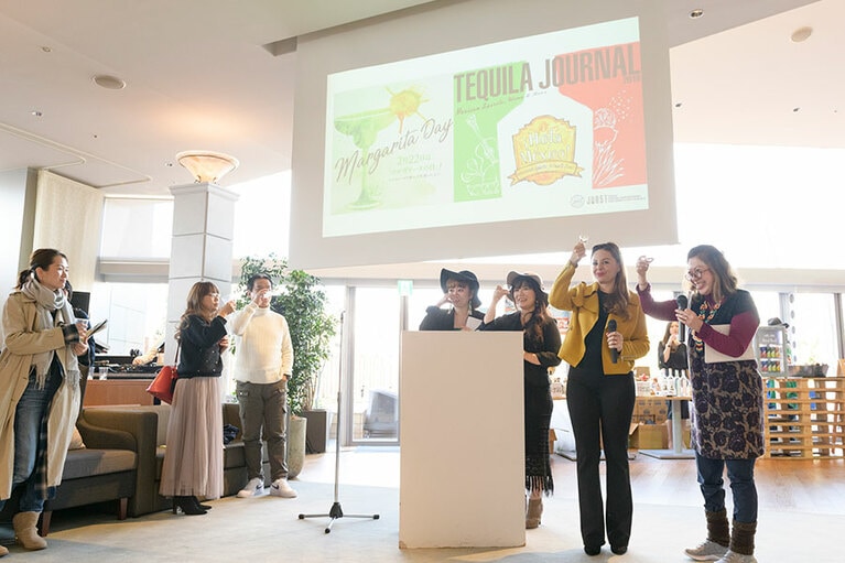 テキーラやメスカルは度数が高いので、「責任を持って楽しみましょう」「責任を持って！」と、大事なことだから2回言いました的なアナウンスが。