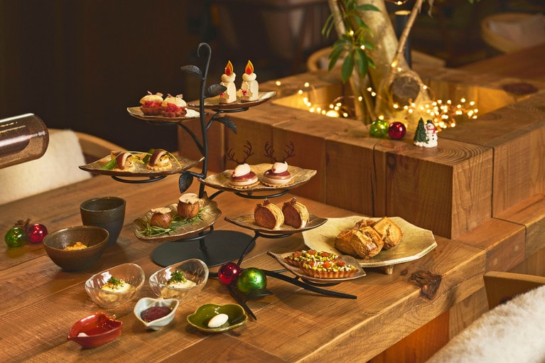 「クリスマスアフタヌーンティー」のイメージ。1名8,000円（※12月20日～25日はクリスマス特別料金1名10,000円／ともに税・サ込）。提供期間2025年12月25日（木）まで。