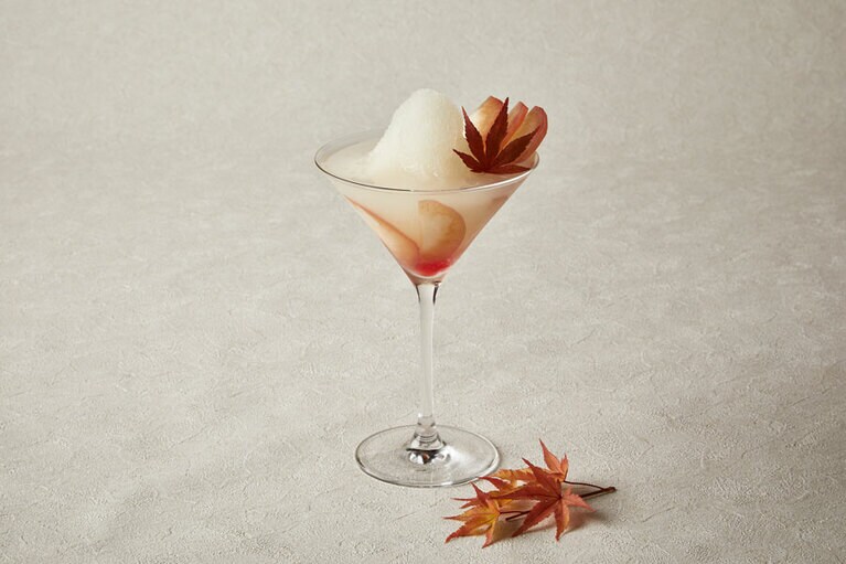 人気は、ホテルの郵便番号をモチーフにした“〒220-0012 ヘブンリーベッド～夢心地の季節のフルーツカクテル～” 2,800円。