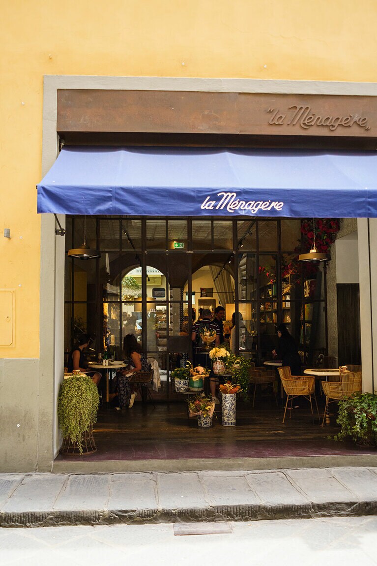 アカデミア美術館、メディチ・リッカルディ宮、サン・ロレンツォ教会、そして中央市場と、フィレンツェの誇る名所からいずれも徒歩数分という好立地。