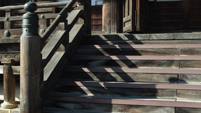 「私たちの新潟旅行」　大原えみ 「影と光」 影と光が作り出す模様。