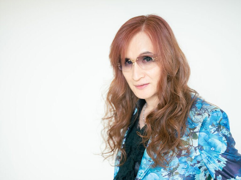 高見沢俊彦さんは「高見澤俊彦」名義で小説家としても活躍している。多才！／撮影　文藝春秋