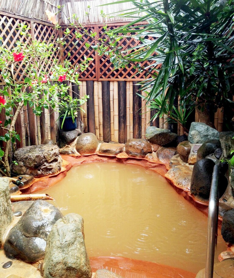 奥壱岐の千年湯 平山旅館［長崎／湯本温泉］貸切露天風呂。