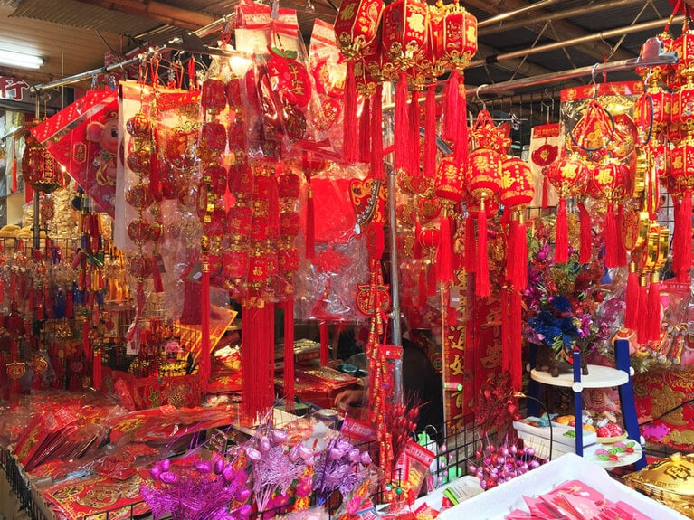 吊るすタイプのお飾りは大きさも様々。