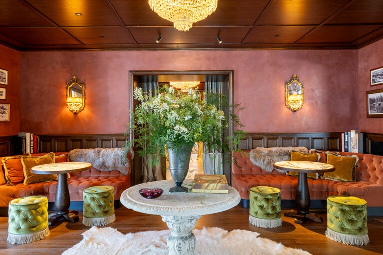 独自の世界観を醸し出すエントランスホール。外の喧騒を瞬時に忘れてリラックス。