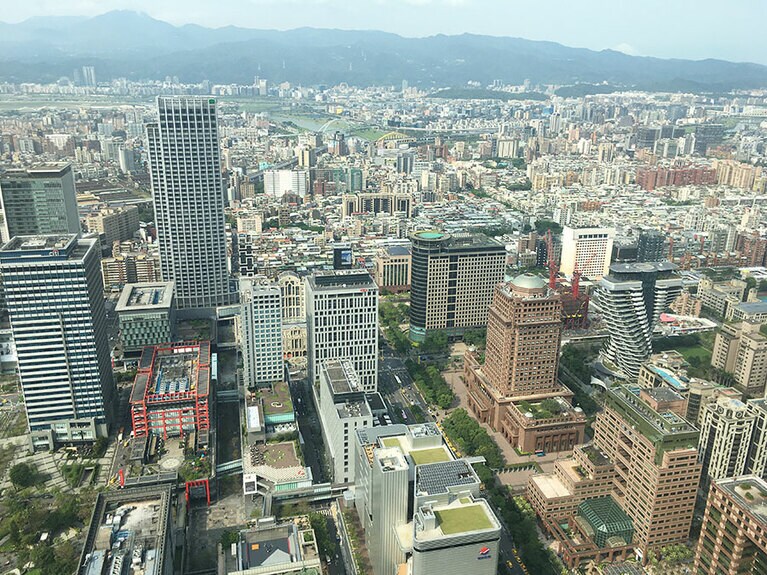 眼下に広がる台北市内の風景を一望できます。