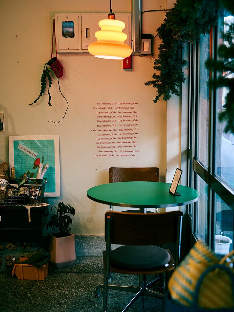 「デイスイミングクラブ」の店内。